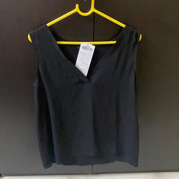 F21 V Neck Sleeveless Top